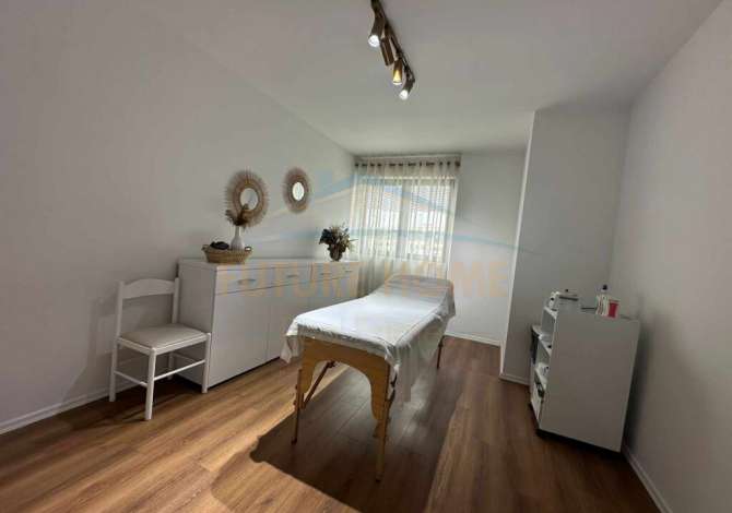 Shitet, Biznesi, Unaza e Re. UNA41555