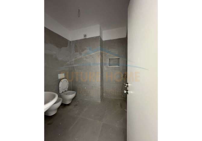 Shtepi ne shitje Apartament ne Tirane, 2+1, Mobilimi Bosh, pa mobiluar, Pagesa 189,000  Euro.