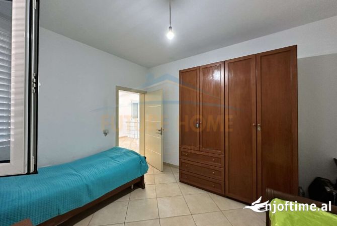 Shtepi ne shitje Apartament ne Tirane, 4+1, Mobilimi E mobiluar, Pagesa 350,000  Euro.