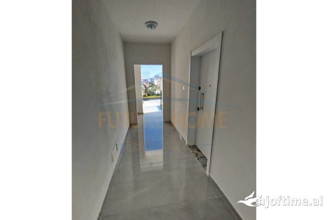 Shtepi ne shitje Apartament ne Tirane, 2+1, Mobilimi Bosh, pa mobiluar, Pagesa 231,480  Euro.