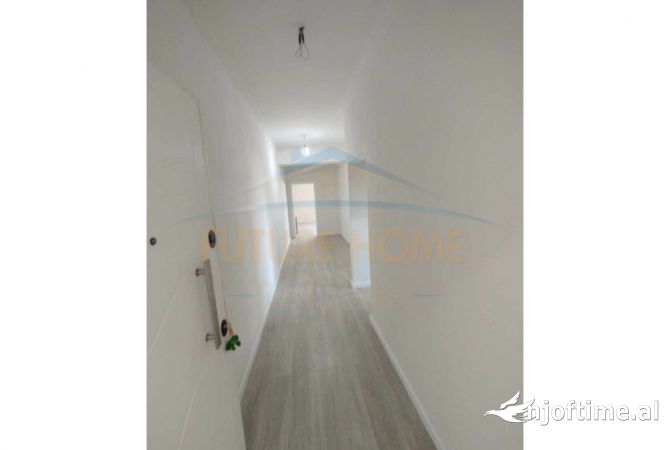 Shtepi ne shitje Apartament ne Tirane, 2+1, Mobilimi Bosh, pa mobiluar, Pagesa 231,480  Euro.