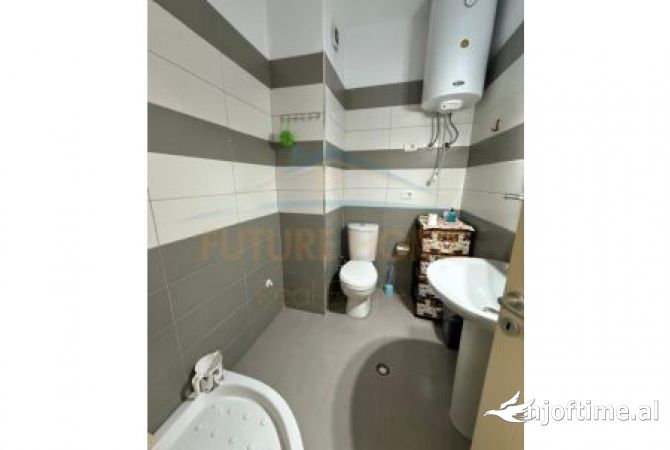 Shtepi ne shitje Apartament ne Tirane, 2+1, Mobilimi E mobiluar, Pagesa 124,000  Euro.