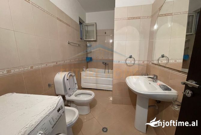 Shtepi me qera Apartament ne Tirane, 4+1, Mobilimi E mobiluar, Pagesa 600  Euro.