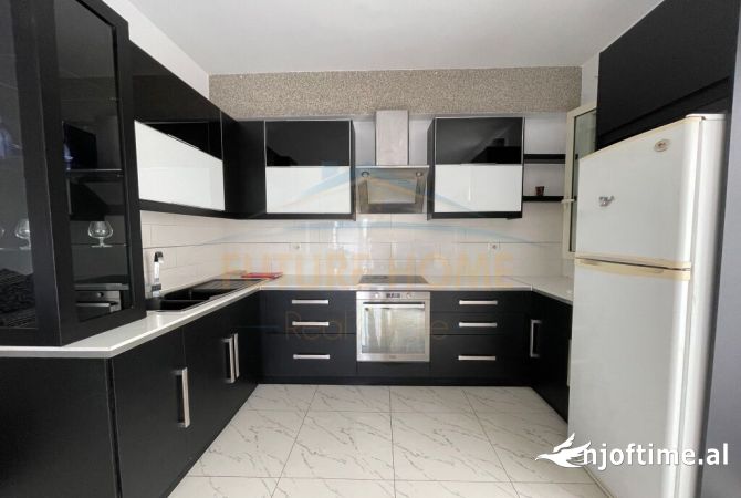 Shtepi me qera Apartament ne Tirane, 4+1, Mobilimi E mobiluar, Pagesa 600  Euro.