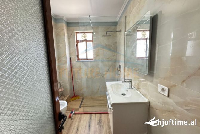 Shtepi me qera Apartament ne Tirane, 3+1, Mobilimi E mobiluar, Pagesa 550  Euro.