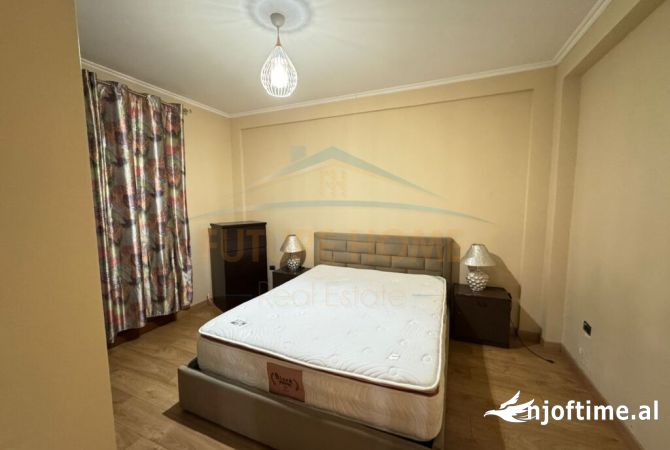 Shtepi me qera Apartament ne Tirane, 3+1, Mobilimi E mobiluar, Pagesa 550  Euro.