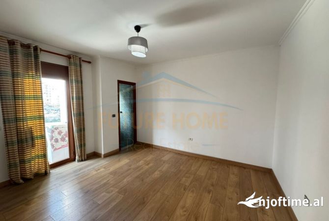 Shtepi me qera Apartament ne Tirane, 3+1, Mobilimi E mobiluar, Pagesa 550  Euro.