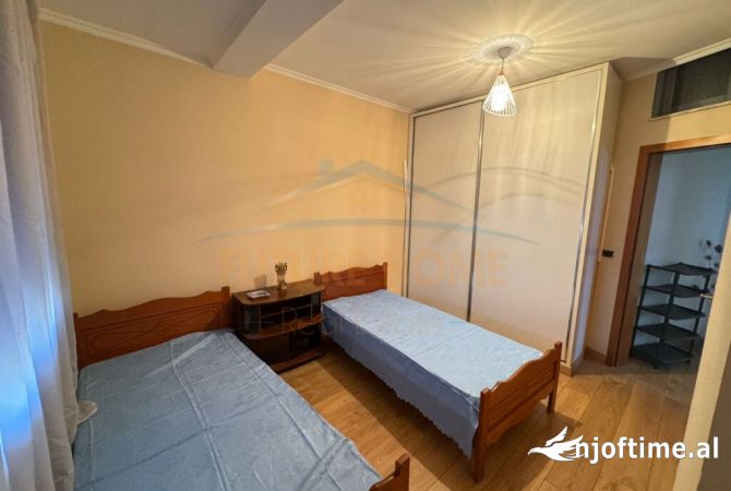 Shtepi me qera Apartament ne Tirane, 3+1, Mobilimi E mobiluar, Pagesa 550  Euro.