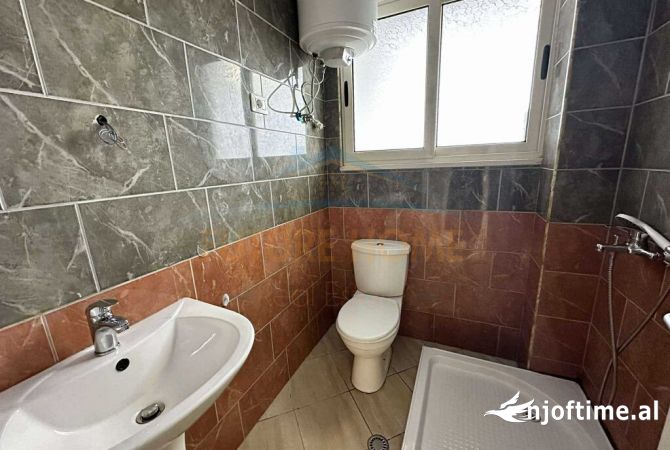 Shtepi ne shitje Apartament ne Tirane, 2+1, Mobilimi E mobiluar, Pagesa 162,000  Euro.