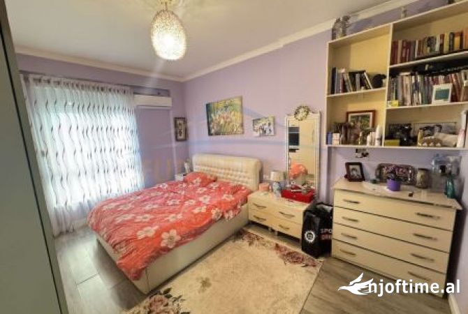 Shtepi ne shitje Apartament ne Tirane, 2+1, Mobilimi E mobiluar, Pagesa 250,000  Euro.