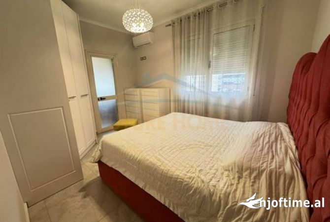 Shtepi ne shitje Apartament ne Tirane, 2+1, Mobilimi E mobiluar, Pagesa 165,000  Euro.