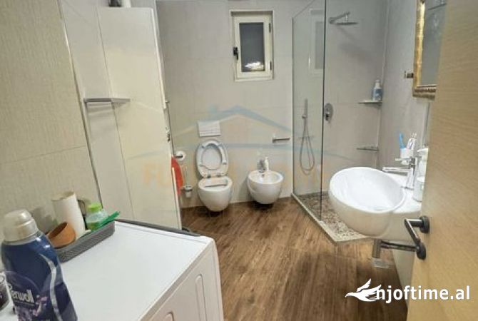Shtepi me qera Apartament ne Tirane, 2+1, Mobilimi E mobiluar, Pagesa 600  Euro.