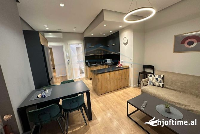 Shtepi ne shitje Apartament ne Tirane, 3+1, Mobilimi E mobiluar, Pagesa 995,000  Euro.