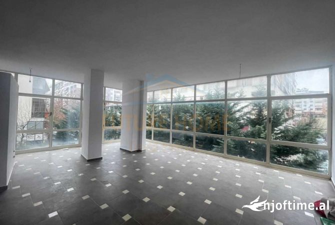 Ambient biznesi me qera 1+1 ne Tirane - 400 Euro