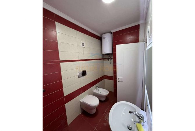 Shtepi ne shitje Apartament ne Tirane, 1+1, Mobilimi Bosh, pa mobiluar, Pagesa 86,000  Euro.