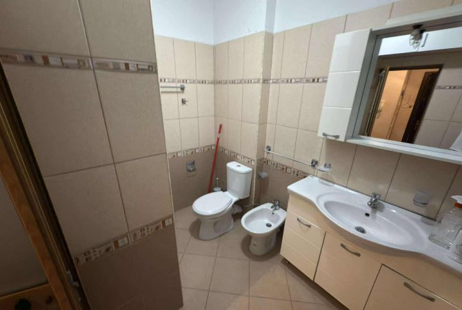 Shtepi me qera 2+1 ne Tirane - 450 Euro
