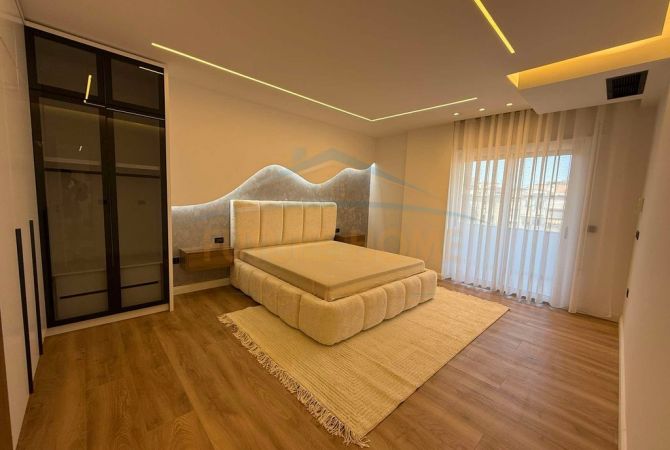 Shtepi ne shitje Apartament ne Tirane, 2+1, Mobilimi E mobiluar, Pagesa 348,000  Euro.