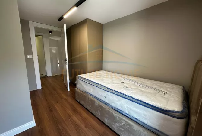 Shtepi ne shitje Duplex(shtepi me 2 kate) ne Tirane, 2+1, Mobilimi E mobiluar, Pagesa 160,000  Euro.