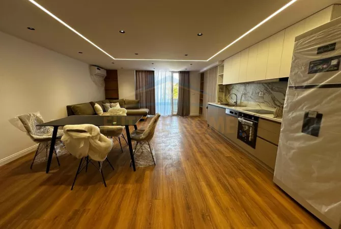 Shtepi ne shitje Duplex(shtepi me 2 kate) ne Tirane, 2+1, Mobilimi E mobiluar, Pagesa 160,000  Euro.