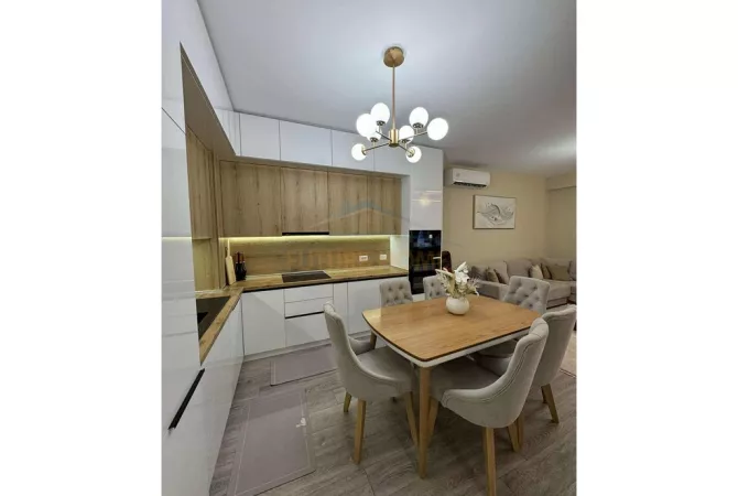 Shtepi me qera Apartament ne Tirane, 2+1, Mobilimi E mobiluar, Pagesa 800  Euro.