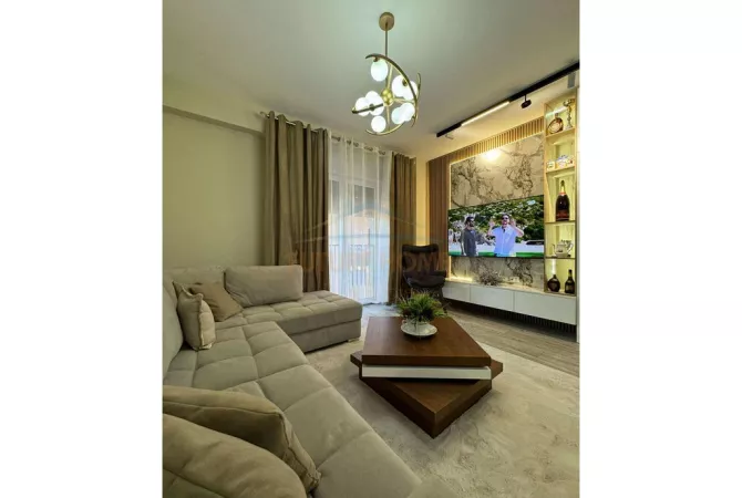 Shtepi me qera Apartament ne Tirane, 2+1, Mobilimi E mobiluar, Pagesa 800  Euro.