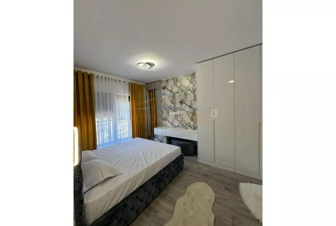 Shtepi me qera Apartament ne Tirane, 2+1, Mobilimi E mobiluar, Pagesa 800  Euro.