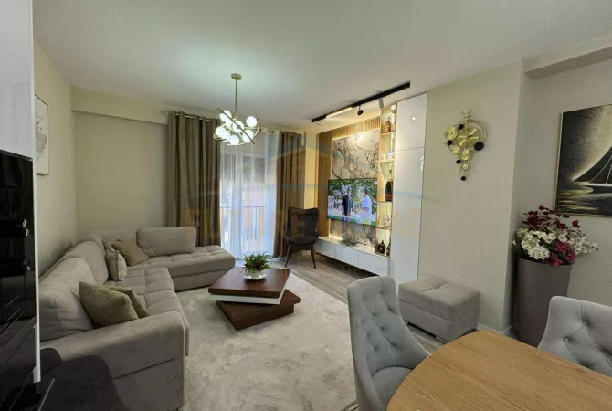 Shtepi me qera 2+1 ne Tirane - 800 Euro