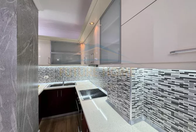 Shtepi ne shitje Apartament ne Tirane, 2+1, Mobilimi E mobiluar, Pagesa 145,000  Euro.