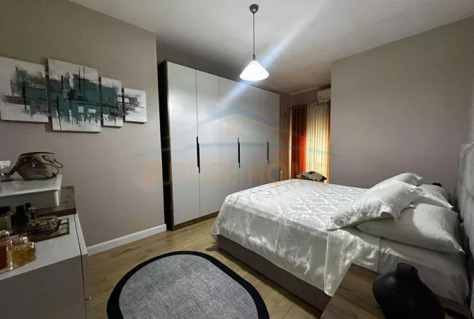 Shtepi ne shitje Apartament ne Tirane, 2+1, Mobilimi E mobiluar, Pagesa 130,000  Euro.
