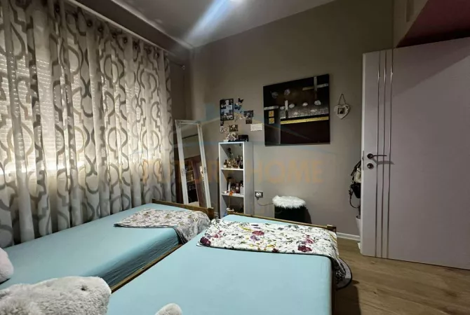 Shtepi ne shitje Apartament ne Tirane, 2+1, Mobilimi E mobiluar, Pagesa 130,000  Euro.