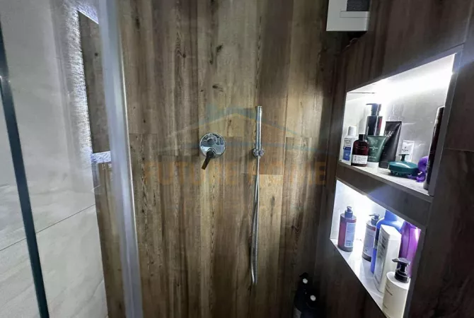 Shtepi ne shitje Apartament ne Tirane, 2+1, Mobilimi E mobiluar, Pagesa 130,000  Euro.