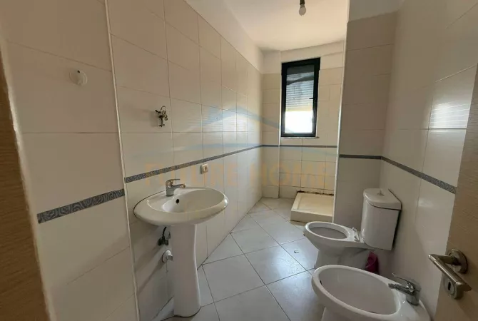 Shtepi me qera Apartament ne Tirane, 2+1, Mobilimi Bosh, pa mobiluar, Pagesa 350  Euro.