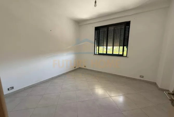 Shtepi me qera Apartament ne Tirane, 2+1, Mobilimi Bosh, pa mobiluar, Pagesa 350  Euro.