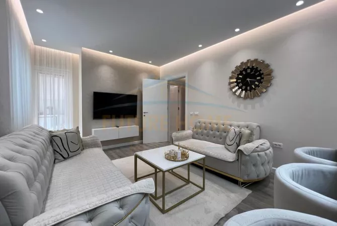 Shtepi ne shitje Apartament ne Tirane, 1+1, Mobilimi E mobiluar, Pagesa 123,000  Euro.