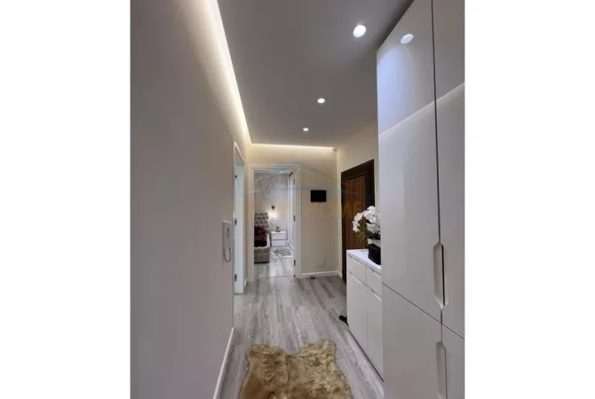 Shtepi ne shitje Apartament ne Tirane, 1+1, Mobilimi E mobiluar, Pagesa 123,000  Euro.