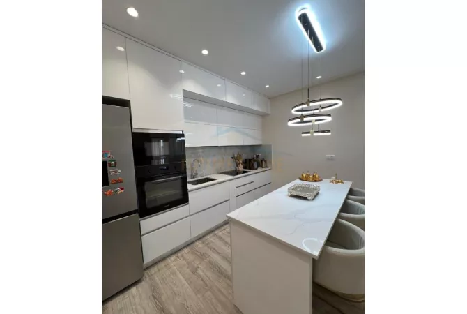 Shtepi ne shitje Apartament ne Tirane, 1+1, Mobilimi E mobiluar, Pagesa 123,000  Euro.