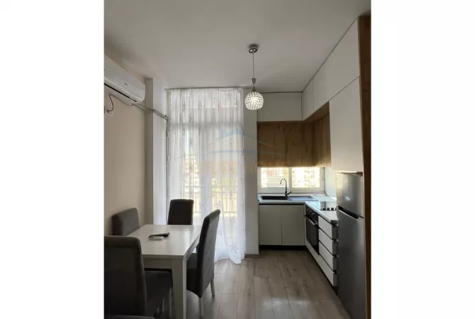 Shtepi ne shitje Apartament ne Tirane, 1+1, Mobilimi E mobiluar, Pagesa 93,000  Euro.