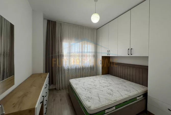 Shtepi ne shitje Apartament ne Tirane, 1+1, Mobilimi E mobiluar, Pagesa 93,000  Euro.