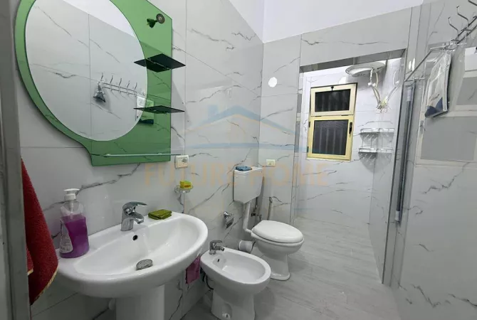 Ambiente Commerciale in Affitto 1+1 a Tirana - 500 Euro