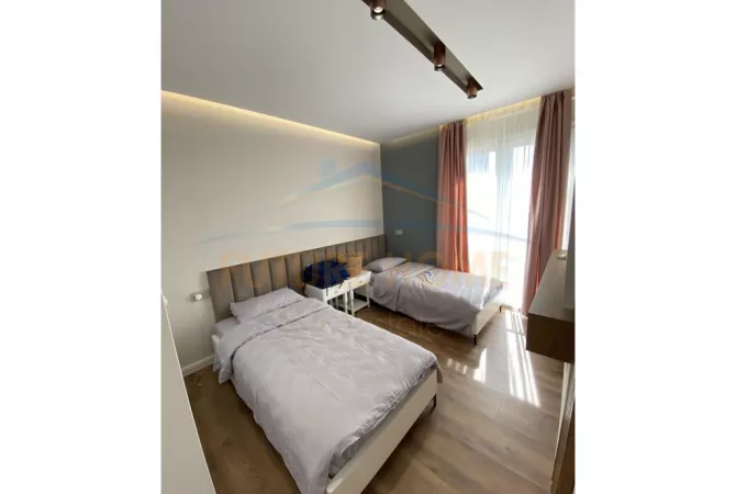 Shtepi ne shitje Apartament ne Tirane, 3+1, Mobilimi E mobiluar, Pagesa 280,000  Euro.