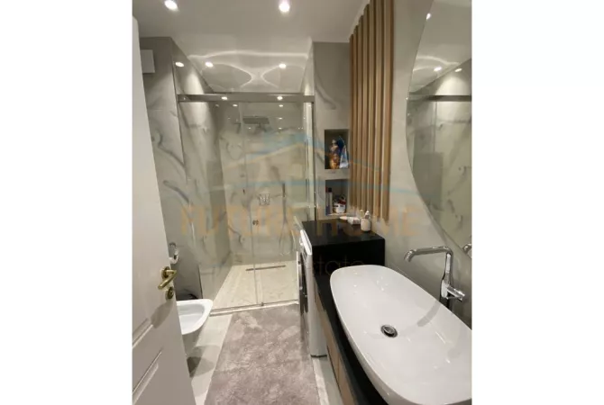 Shtepi ne shitje Apartament ne Tirane, 3+1, Mobilimi E mobiluar, Pagesa 280,000  Euro.