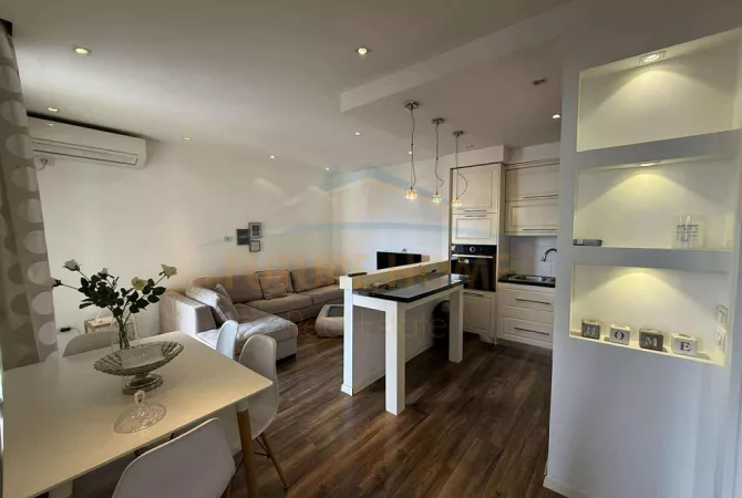 Shtepi me qera Apartament ne Tirane, 2+1, Mobilimi E mobiluar, Pagesa 650  Euro.