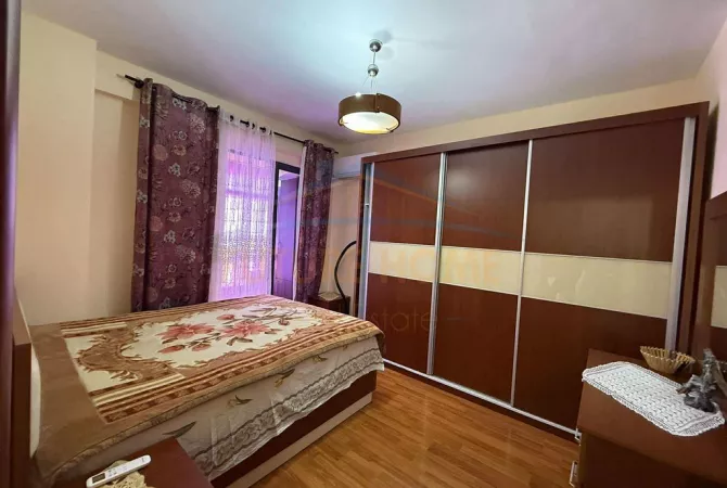 Shtepi me qera 2+1 ne Tirane - 450 Euro