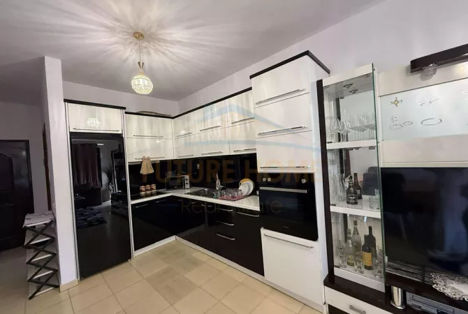 Shtepi me qera Apartament ne Tirane, 2+1, Mobilimi E mobiluar, Pagesa 450  Euro.