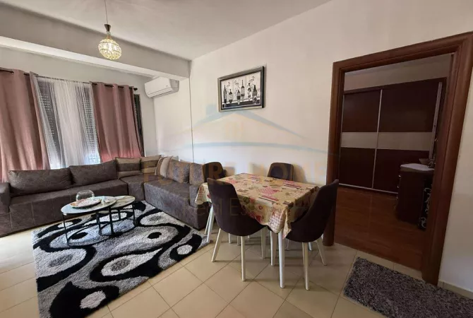 Shtepi me qera Apartament ne Tirane, 2+1, Mobilimi E mobiluar, Pagesa 450  Euro.