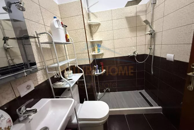 Shtepi me qera Apartament ne Tirane, 2+1, Mobilimi E mobiluar, Pagesa 450  Euro.