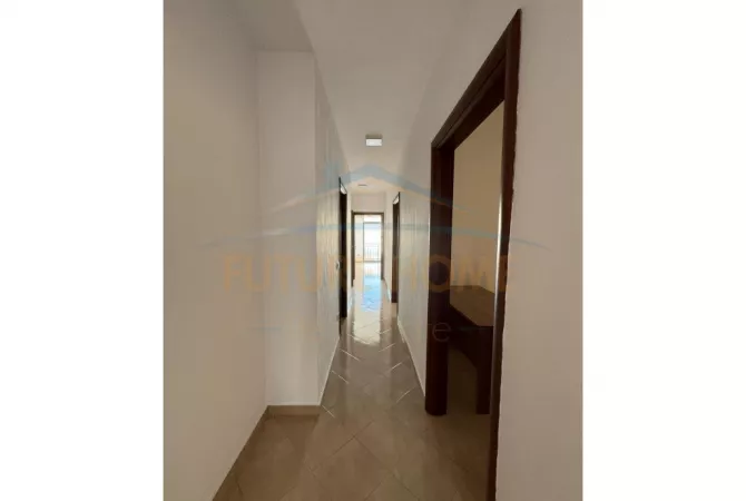 Shtepi me qera Apartament ne Tirane, 3+1, Mobilimi Bosh, pa mobiluar, Pagesa 450  Euro.