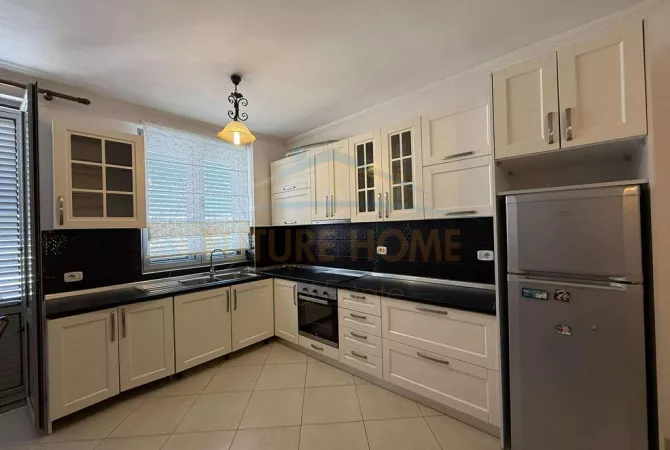 Shtepi me qera Apartament ne Tirane, 2+1, Mobilimi E mobiluar, Pagesa 450  Euro.