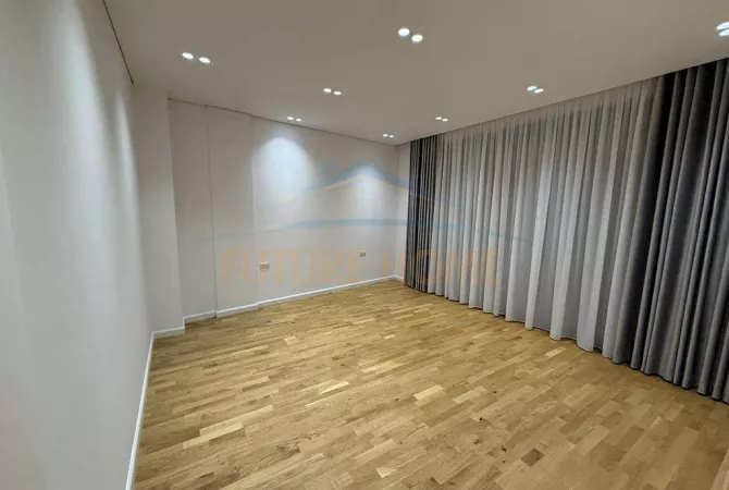 Shtepi me qera Vila Luksoze ne Tirane, 4+1, Mobilimi E mobiluar, Pagesa 4,000  Euro.