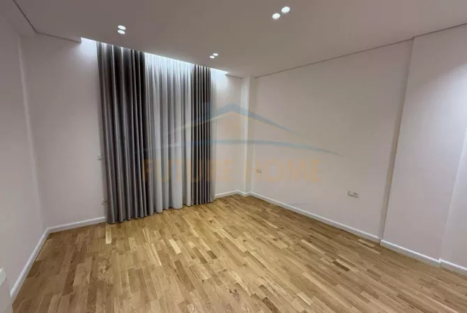 Shtepi me qera Vila Luksoze ne Tirane, 4+1, Mobilimi E mobiluar, Pagesa 4,000  Euro.